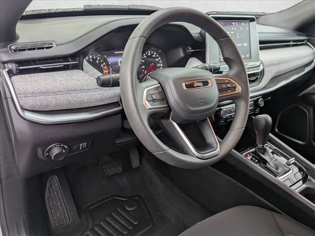 Used 2025 Jeep Compass Sport image 9