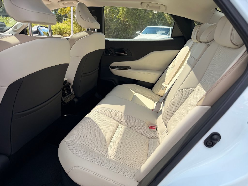 Certified 2025 Toyota Crown AWD/4WD image 6