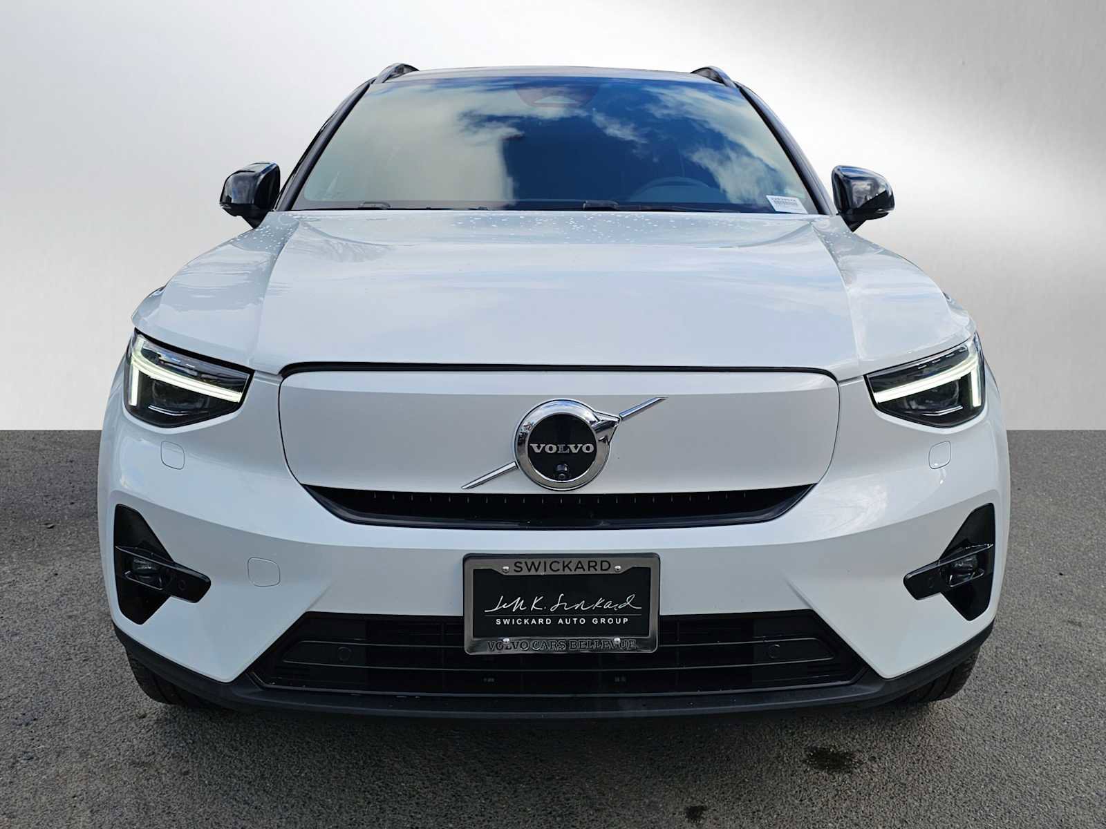 Used 2024 Volvo XC40 Recharge Ultimate w/ Protection Package Premier image 8