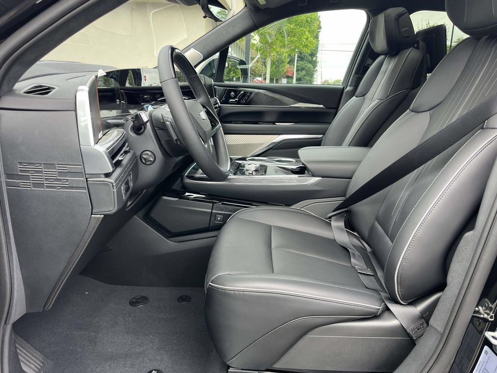 New 2026 Cadillac Escalade IQL Sport 2 w/ LPO, ONYX Package AWD/4WD image 17