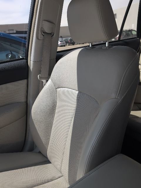 Used 2013 Subaru Outback 2.5i Limited w/ Moonroof Pkg AWD/4WD image 2