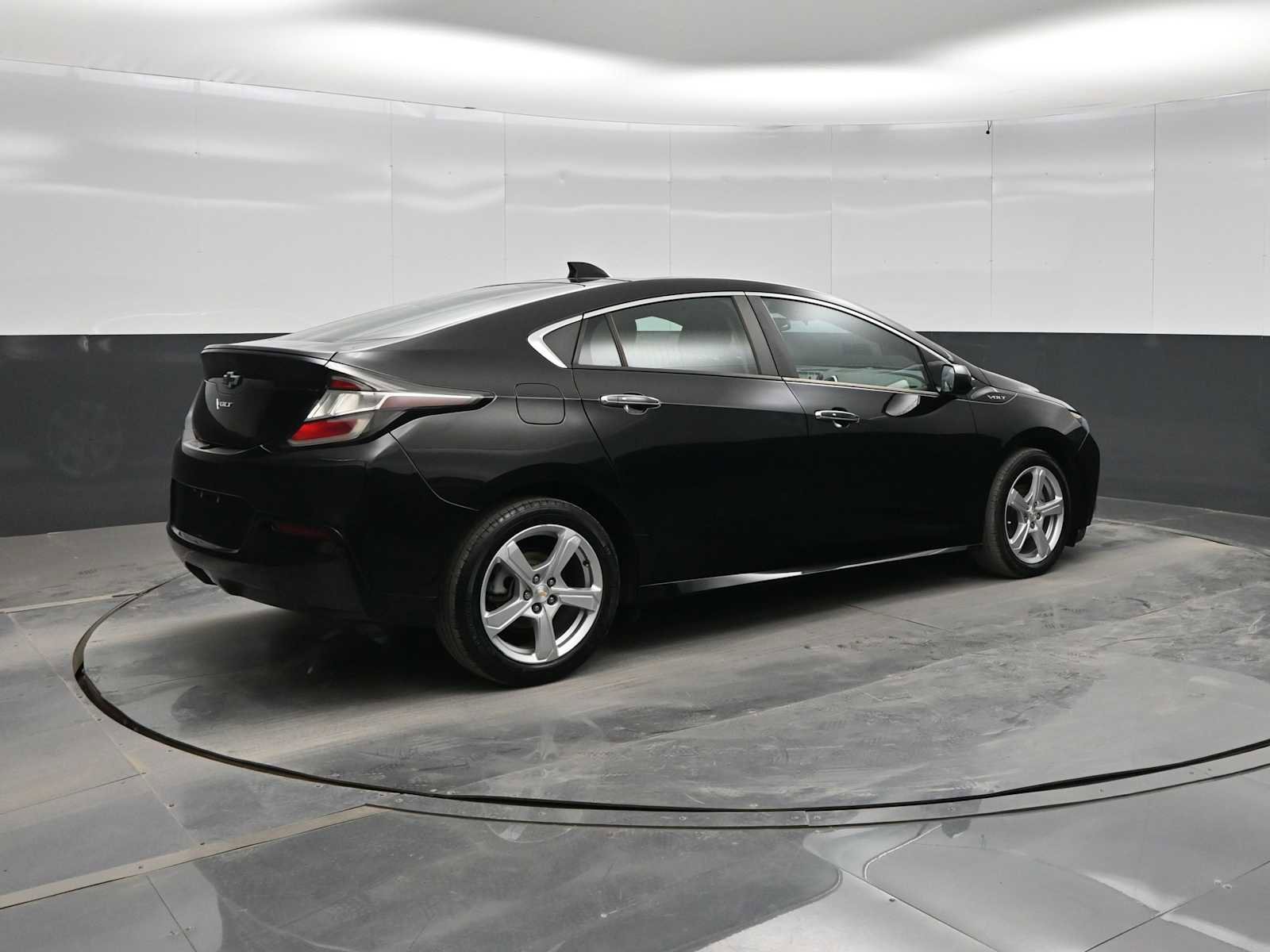 Used 2018 Chevrolet Volt LT w/ Comfort Package FWD image 7