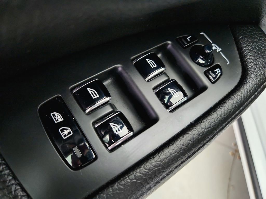 Used 2018 Volvo S90 T5 Momentum w/ Convenience Package image 25