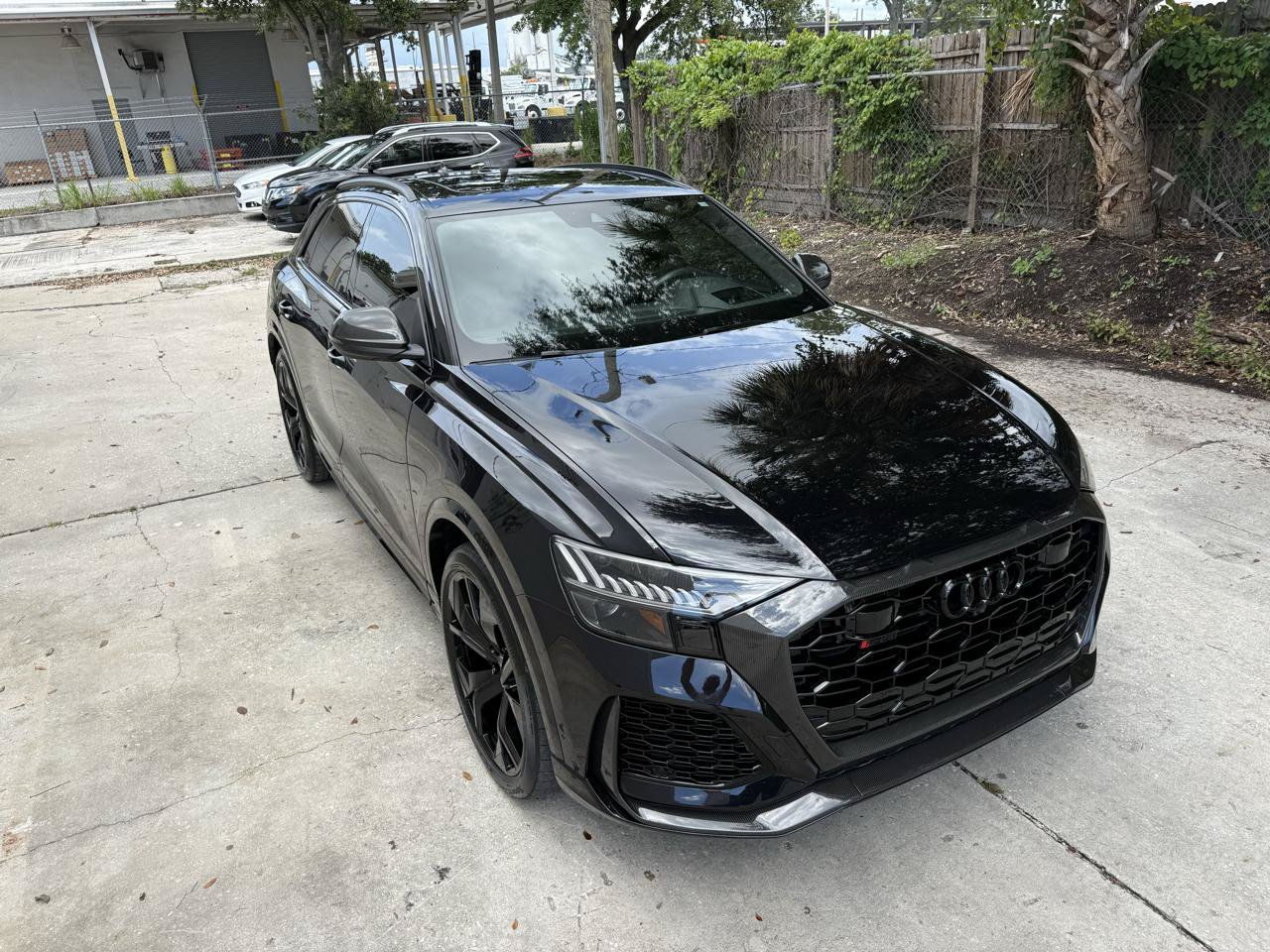 Used 2021 Audi RS Q8 w/ Carbon Optic Package AWD/4WD image 3