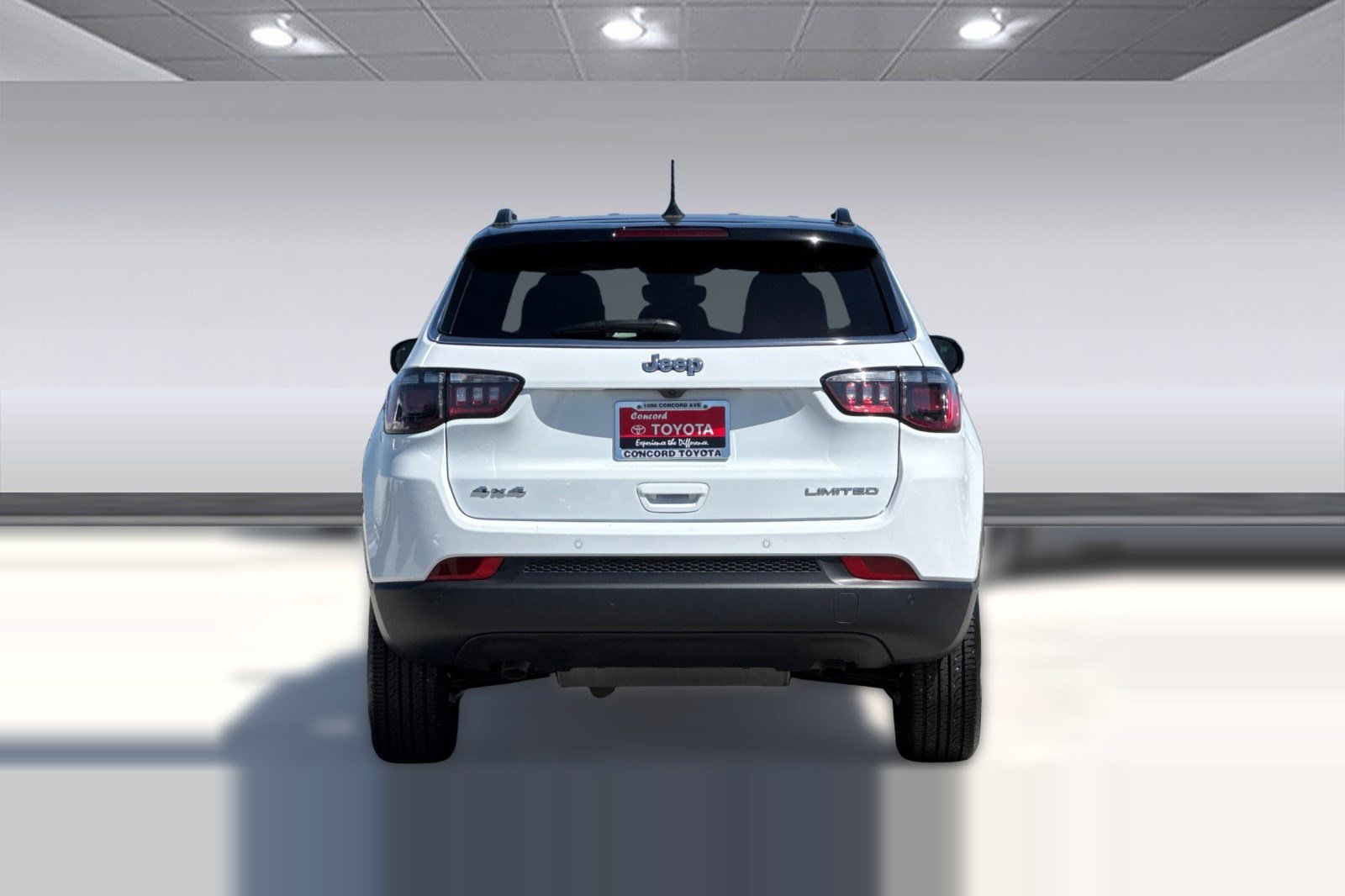 Used 2025 Jeep Compass Limited AWD/4WD image 9
