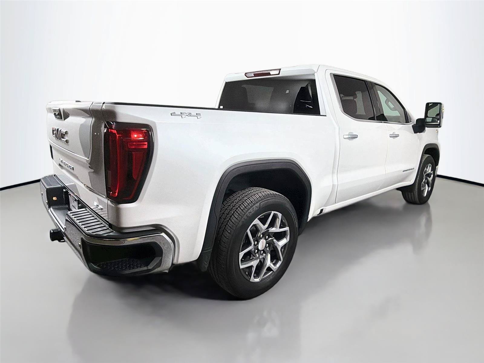 Used 2024 GMC Sierra 1500 SLT w/ SLT Convenience Package AWD/4WD image 6