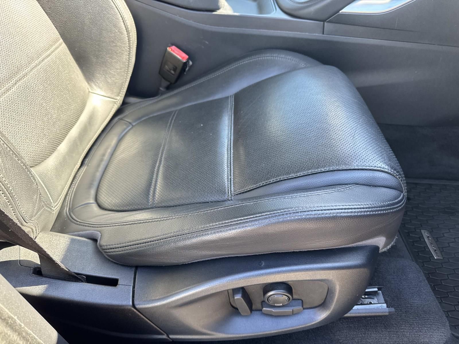 Used 2019 Jaguar E-PACE S image 12