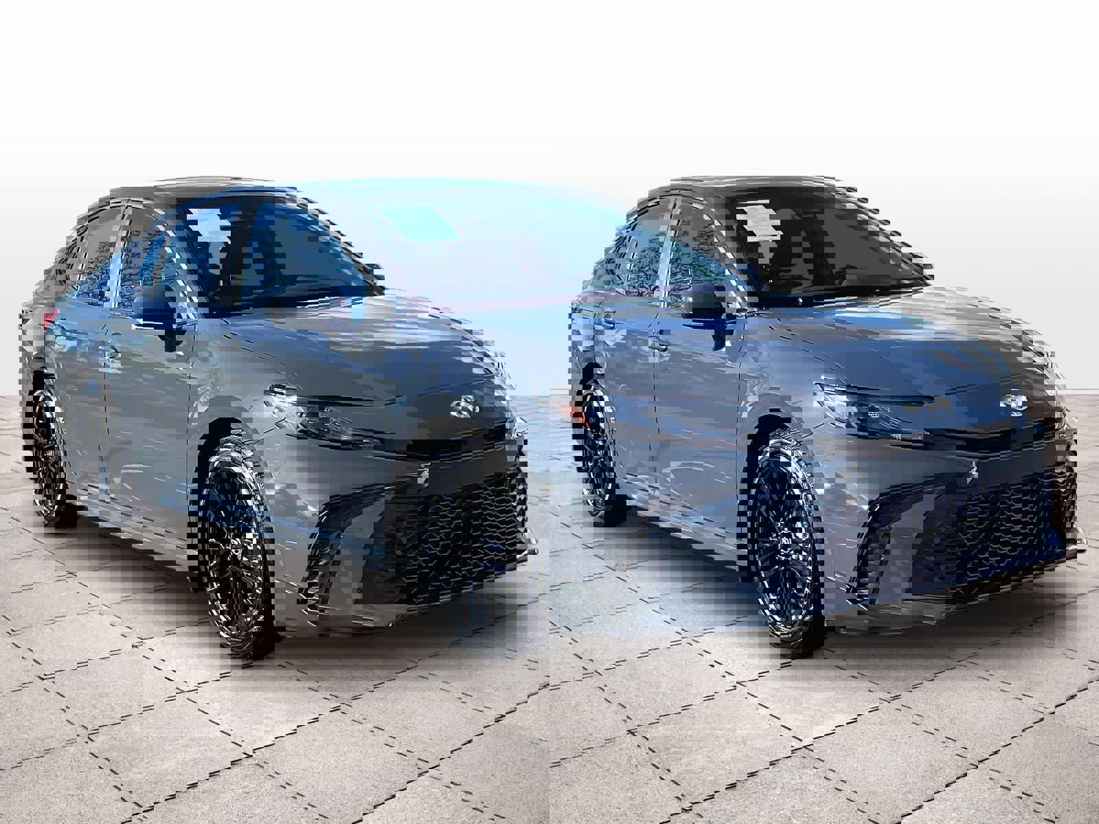 Used 2025 Toyota Camry SE image 2