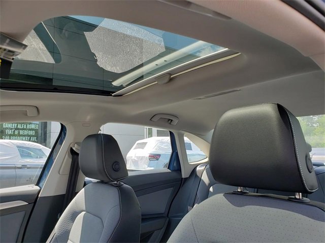 New 2025 Volkswagen Jetta SE w/ Sunroof Package image 7