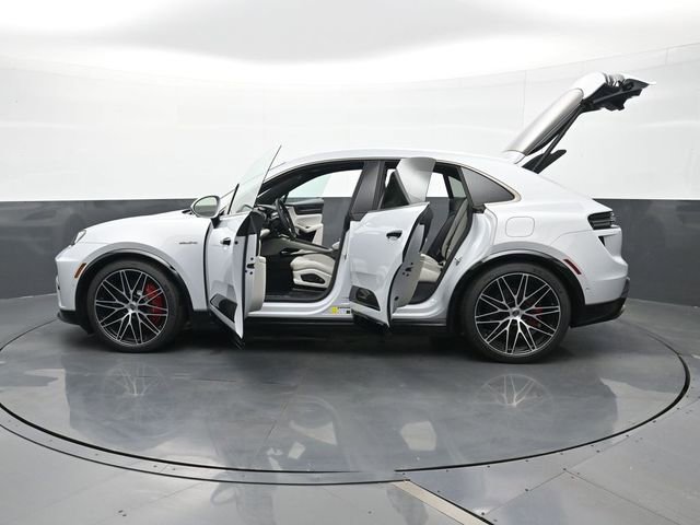 New 2025 Porsche Macan Turbo Electric image 31