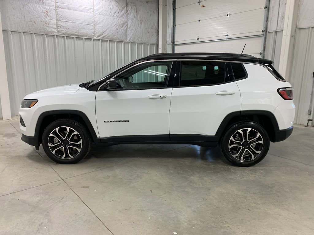 Used 2024 Jeep Compass Limited AWD/4WD image 4
