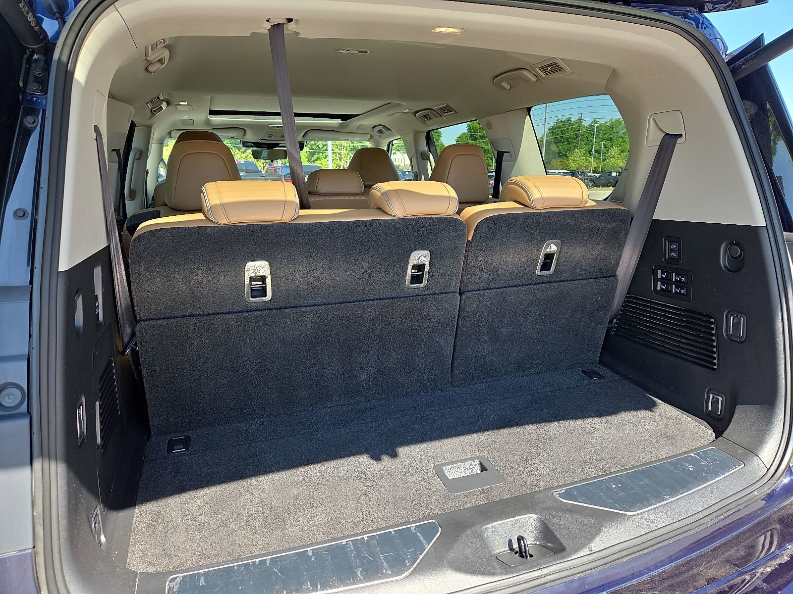 Used 2025 INFINITI QX80 Sensory AWD/4WD image 9