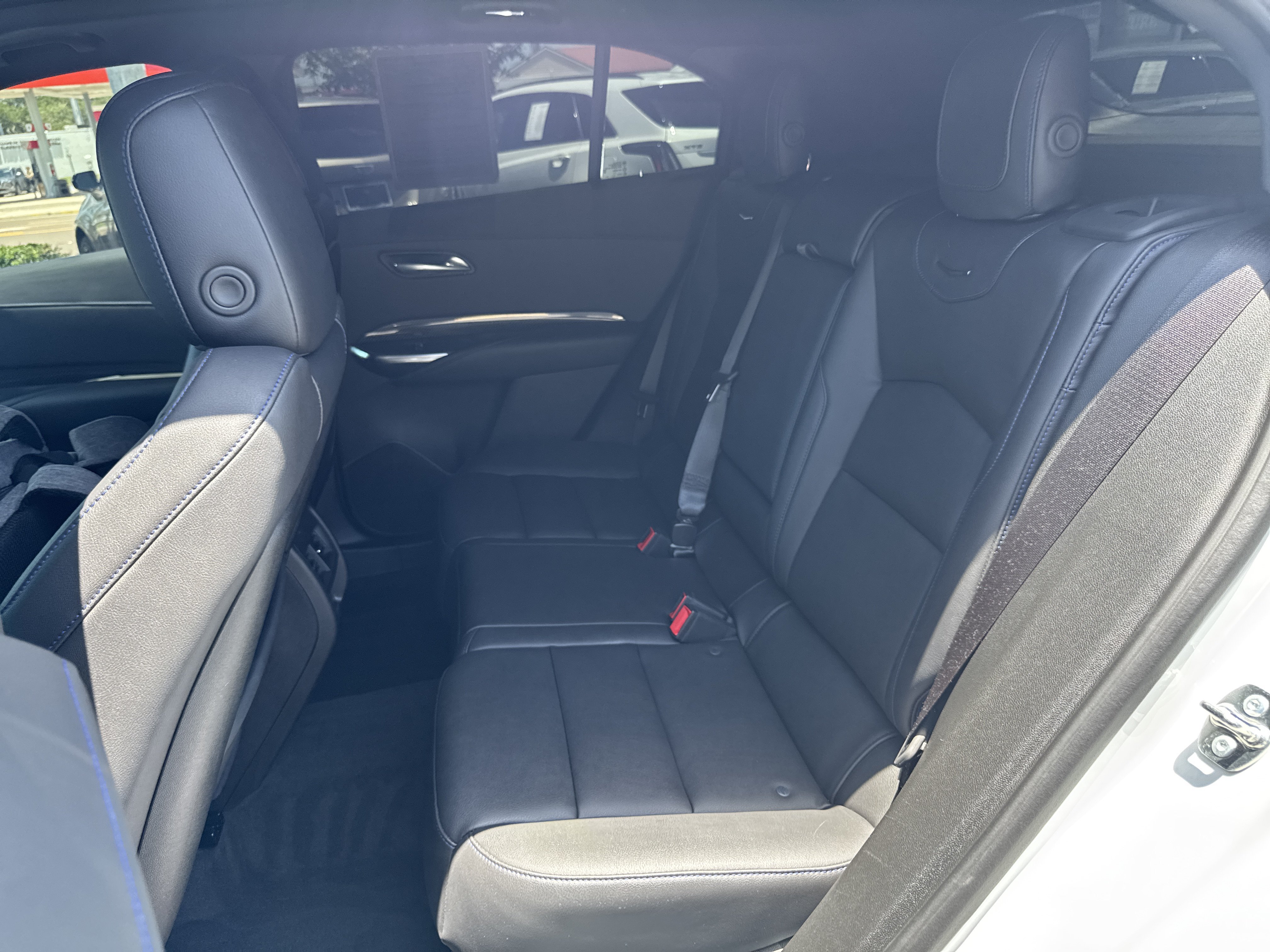 Certified 2025 Cadillac XT4 Sport w/ LPO, Onyx Lite Package FWD image 19