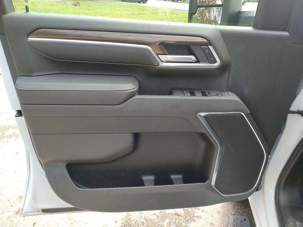 Used 2025 Chevrolet Silverado 2500 LT w/ Convenience Package AWD/4WD image 17