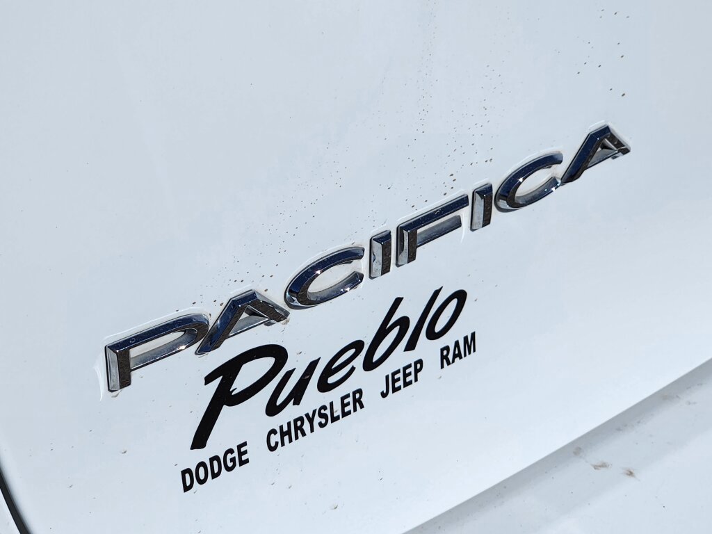 Used 2022 Chrysler Pacifica Touring-L image 12