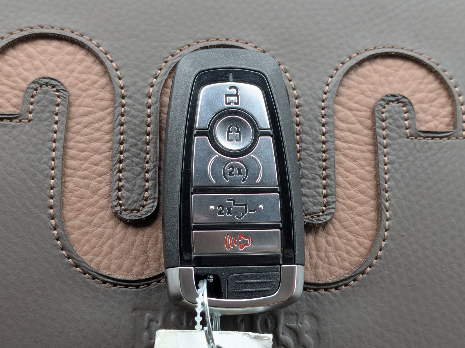 New 2025 Ford F350 King Ranch w/ Chrome Package image 32