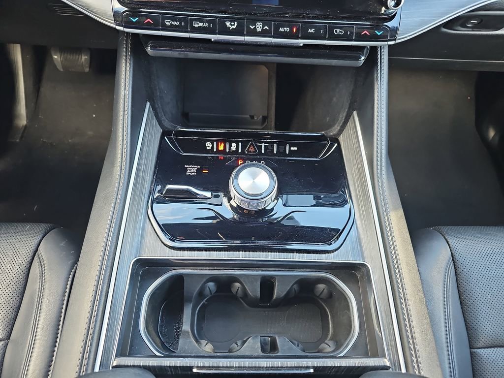 Used 2024 Jeep Wagoneer L Series II w/ Flexible Seating Group image 28