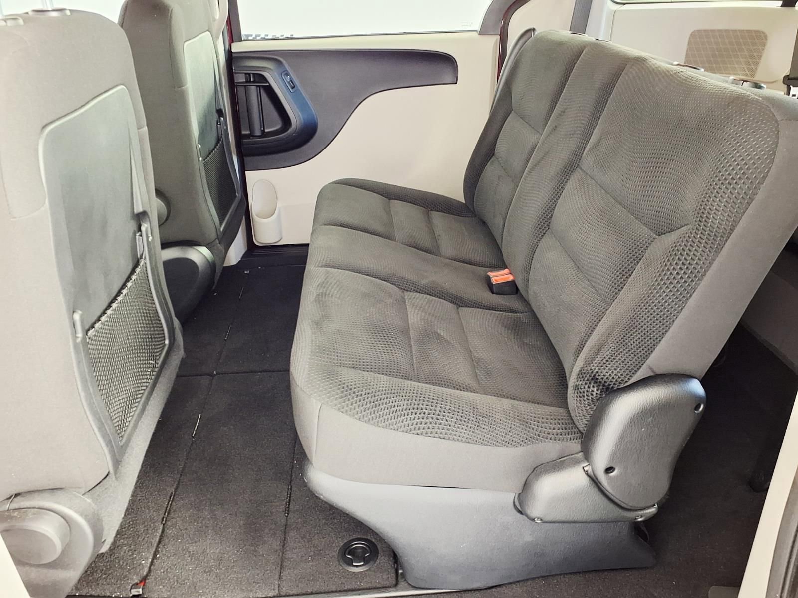 Used 2020 Dodge Grand Caravan SE image 12