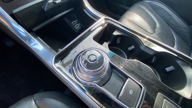 Used 2020 Ford Edge Titanium AWD/4WD image 18