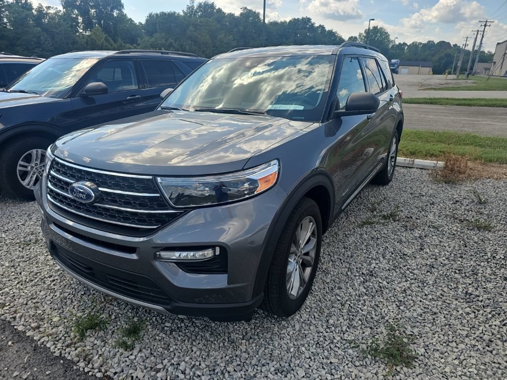 Used 2023 Ford Explorer XLT w/ Equipment Group 202A AWD/4WD image 4