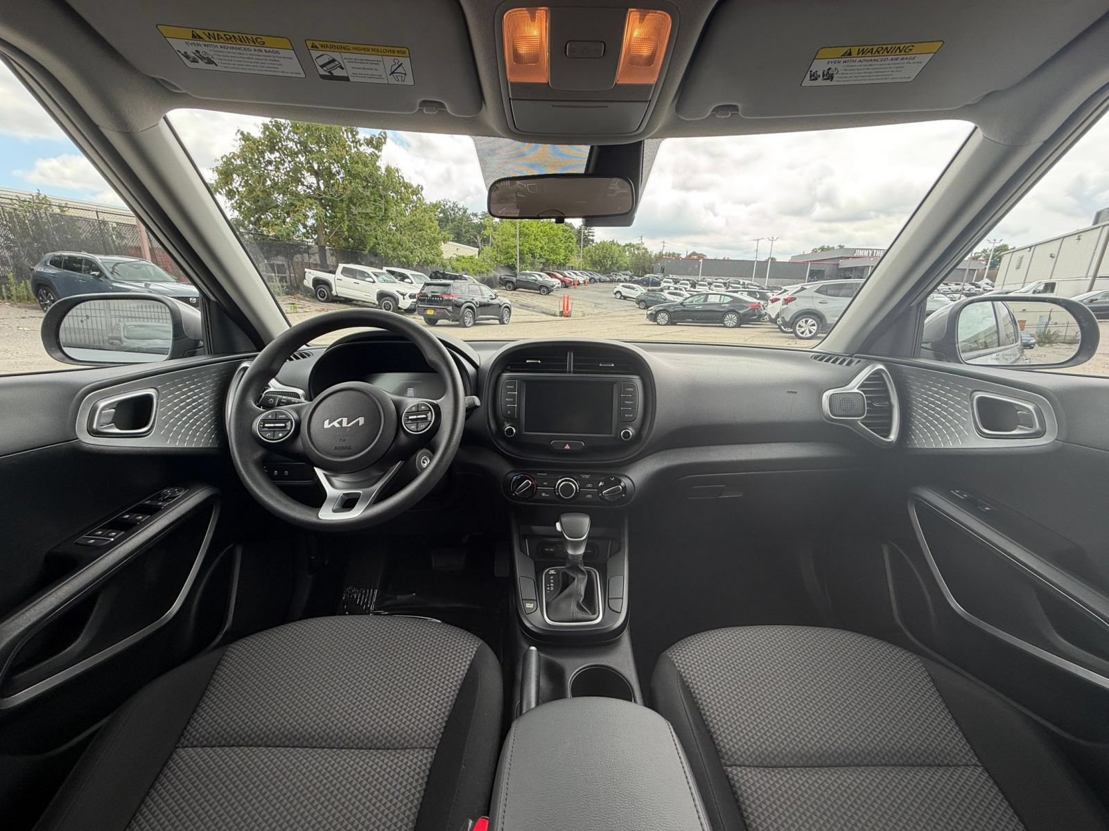 Used 2025 Kia Soul LX w/ LX Technology Package FWD image 32
