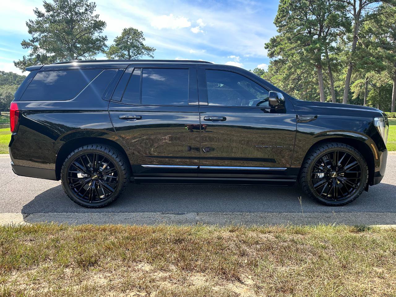Used 2025 GMC Yukon Denali w/ Denali Reserve Package AWD/4WD image 4