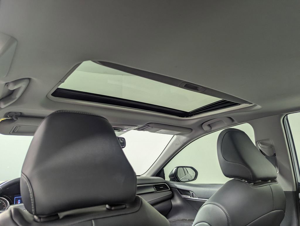 Used 2023 Toyota Camry SE w/ Cold Weather Package image 19