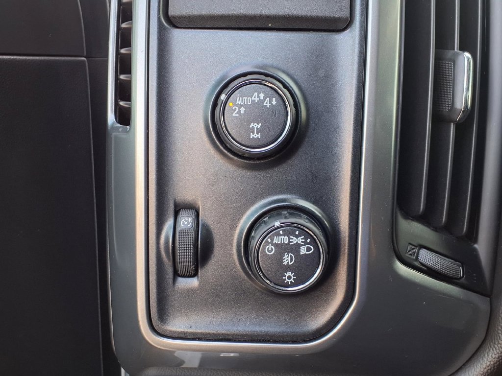 Used 2018 Chevrolet Silverado 1500 LT w/ All Star Edition AWD/4WD image 6