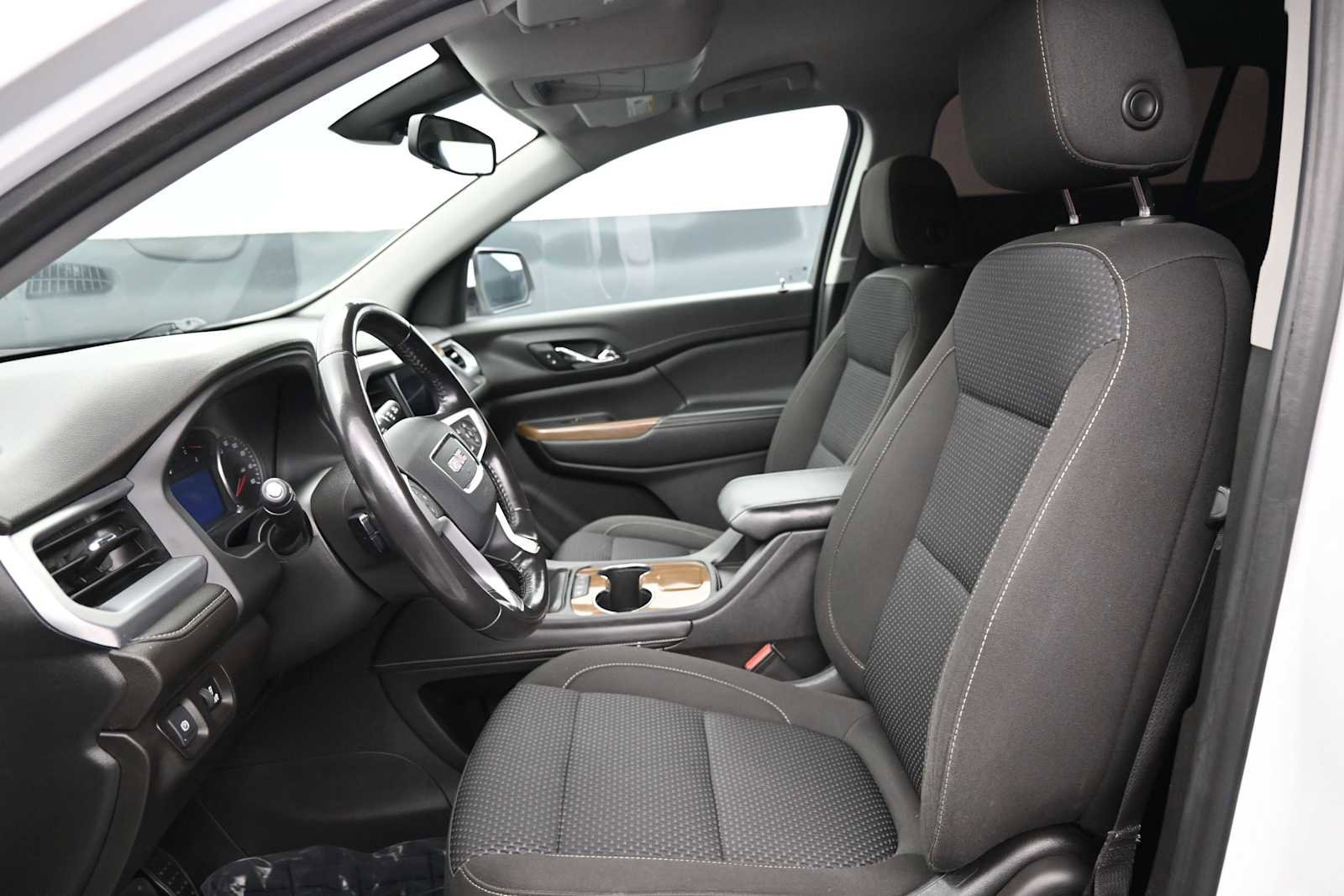 Used 2020 GMC Acadia SLE FWD image 10