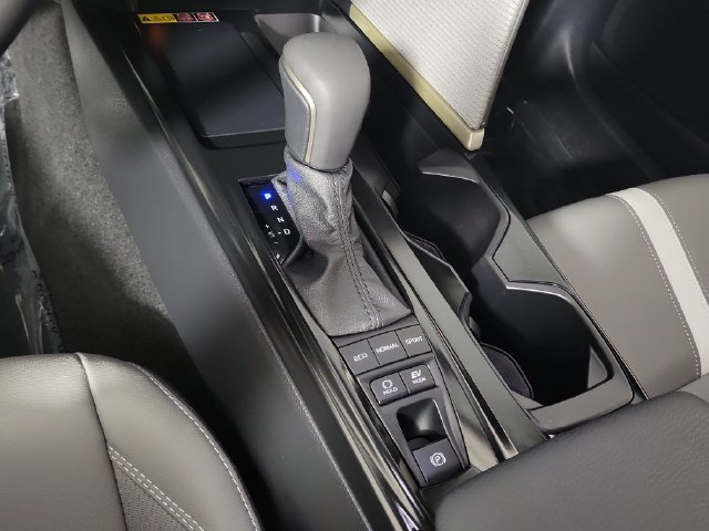 Used 2026 Toyota Camry SE FWD image 30