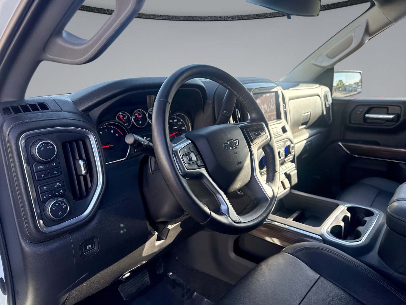 Used 2022 Chevrolet Silverado 1500 LT Trail Boss w/ Convenience Package II AWD/4WD image 18