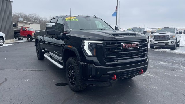 Used 2024 GMC Sierra 2500 SLT w/ SLT Premium Package image 9