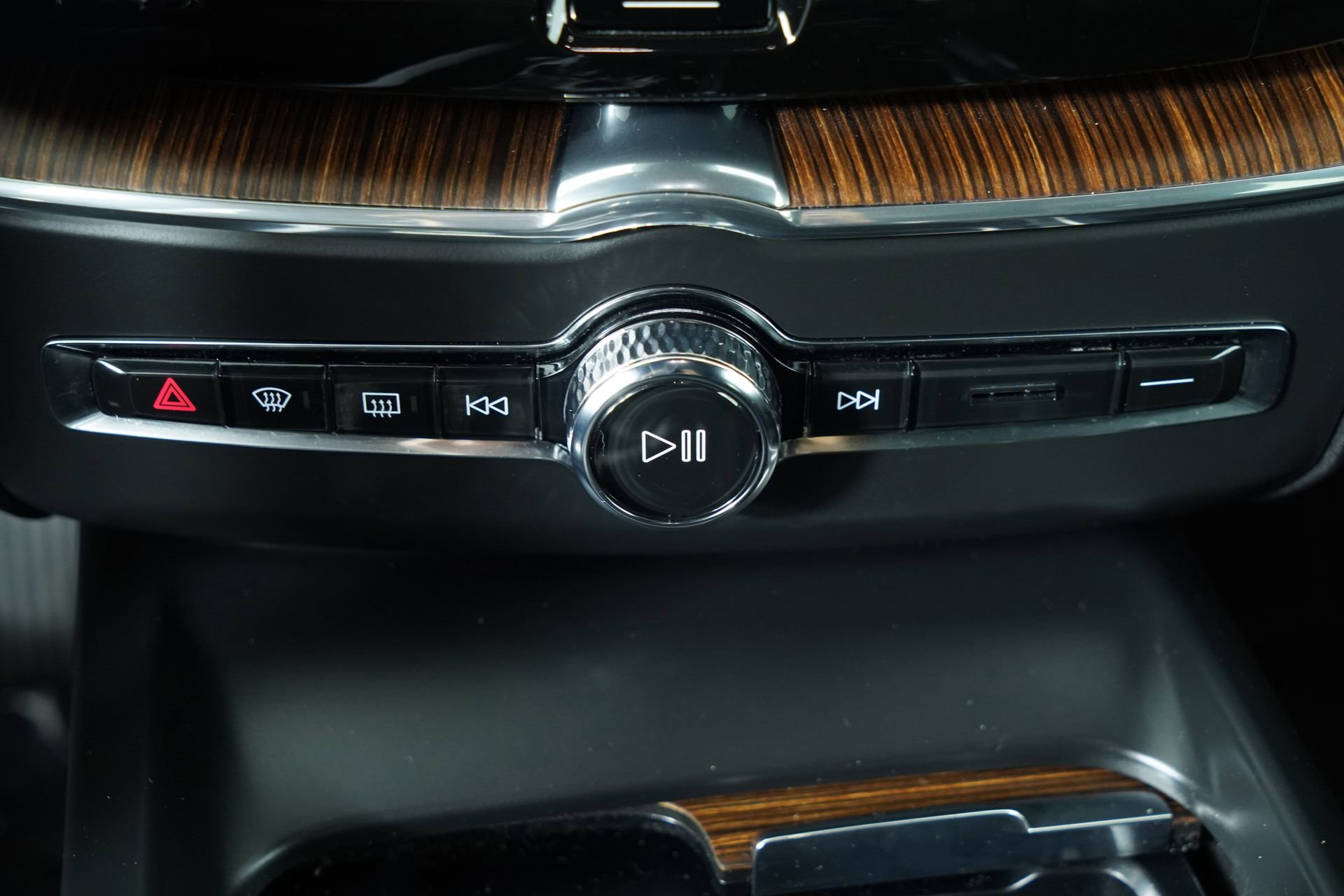 Used 2020 Volvo XC60 T6 Inscription w/ Protection Package Premier image 41