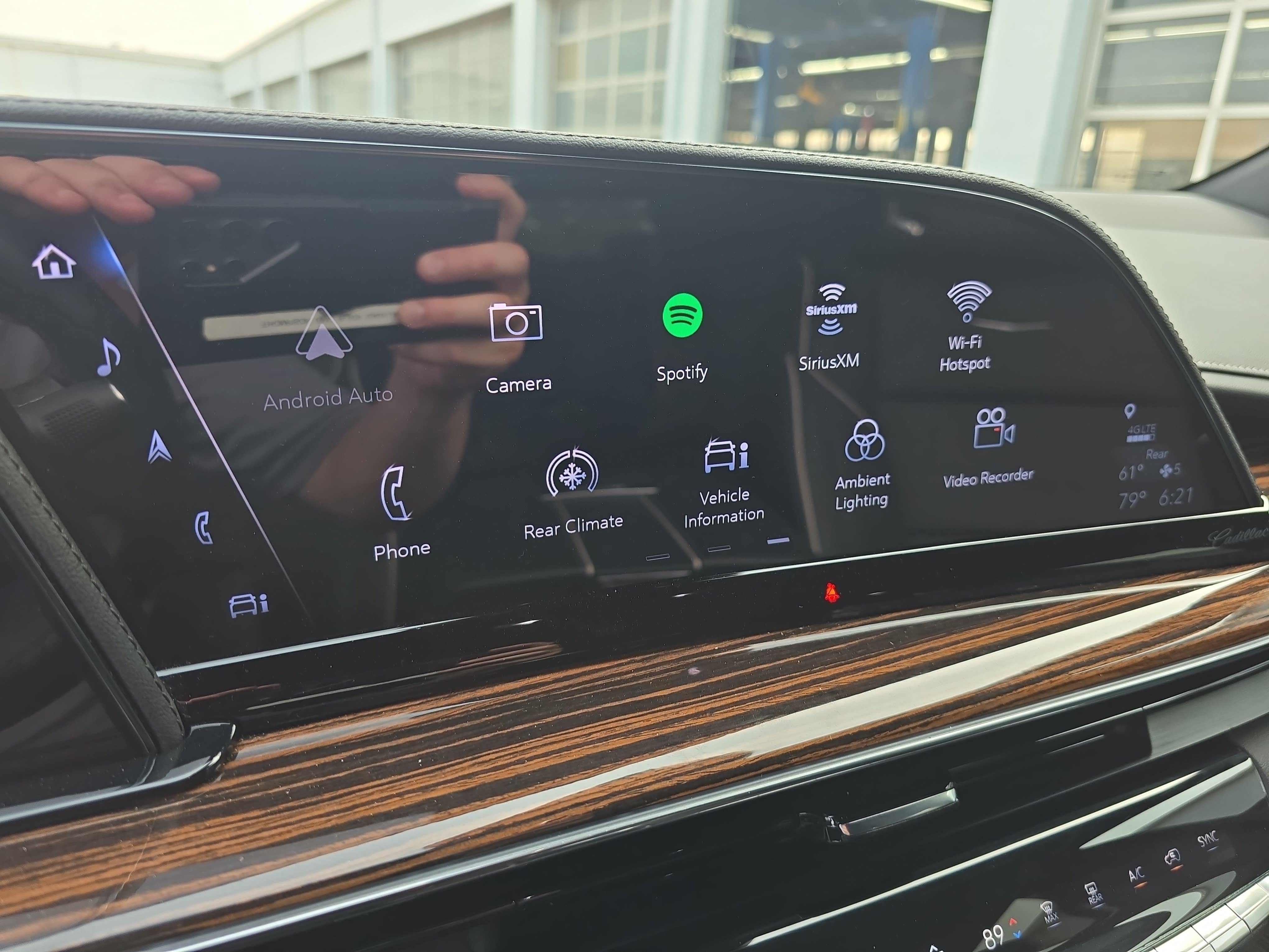 Certified 2024 Cadillac Escalade Premium Luxury w/ Performance Package AWD/4WD image 23