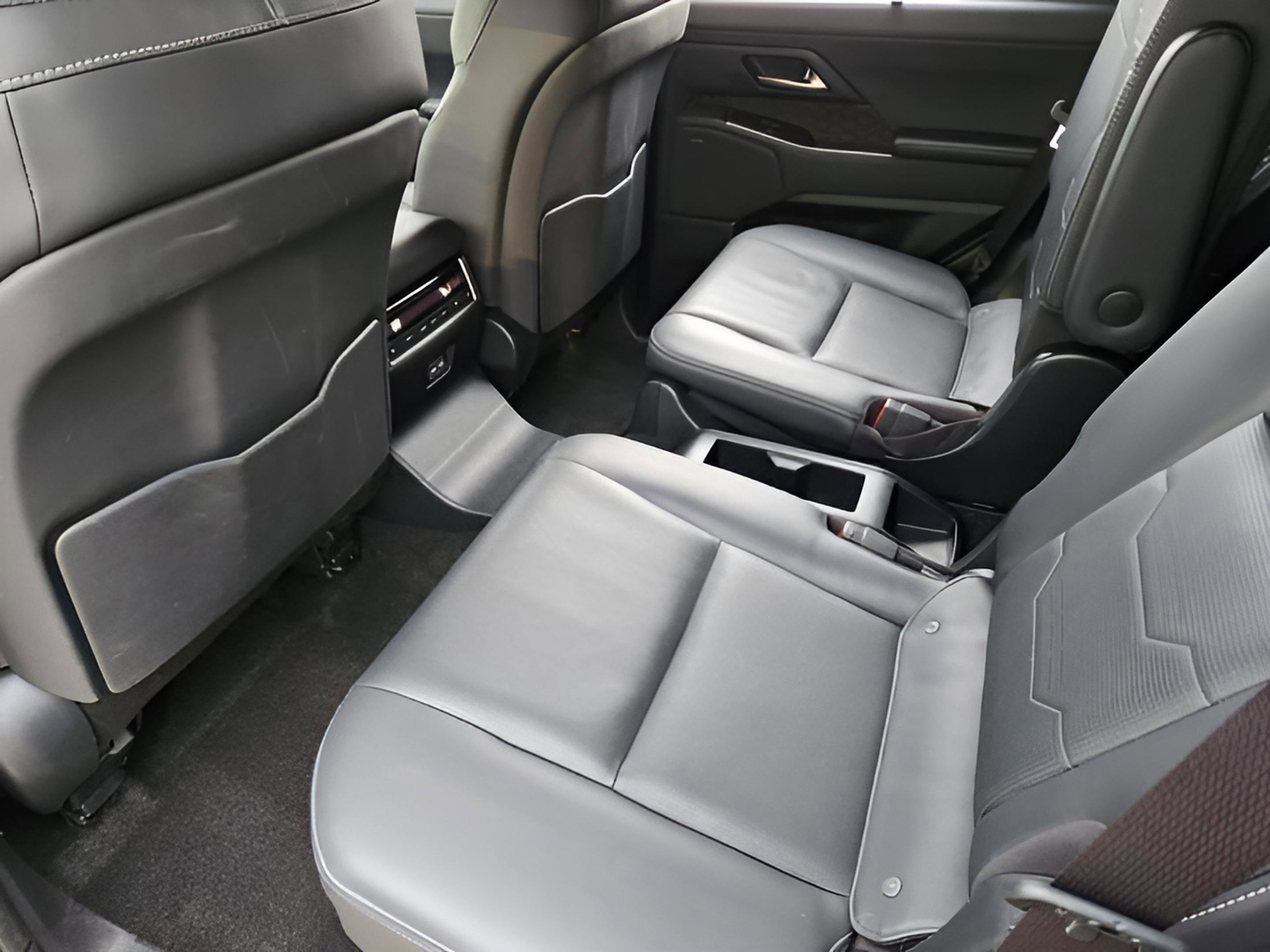 Used 2024 Lexus GX 550 w/ Accessory Package (Z1) AWD/4WD image 24