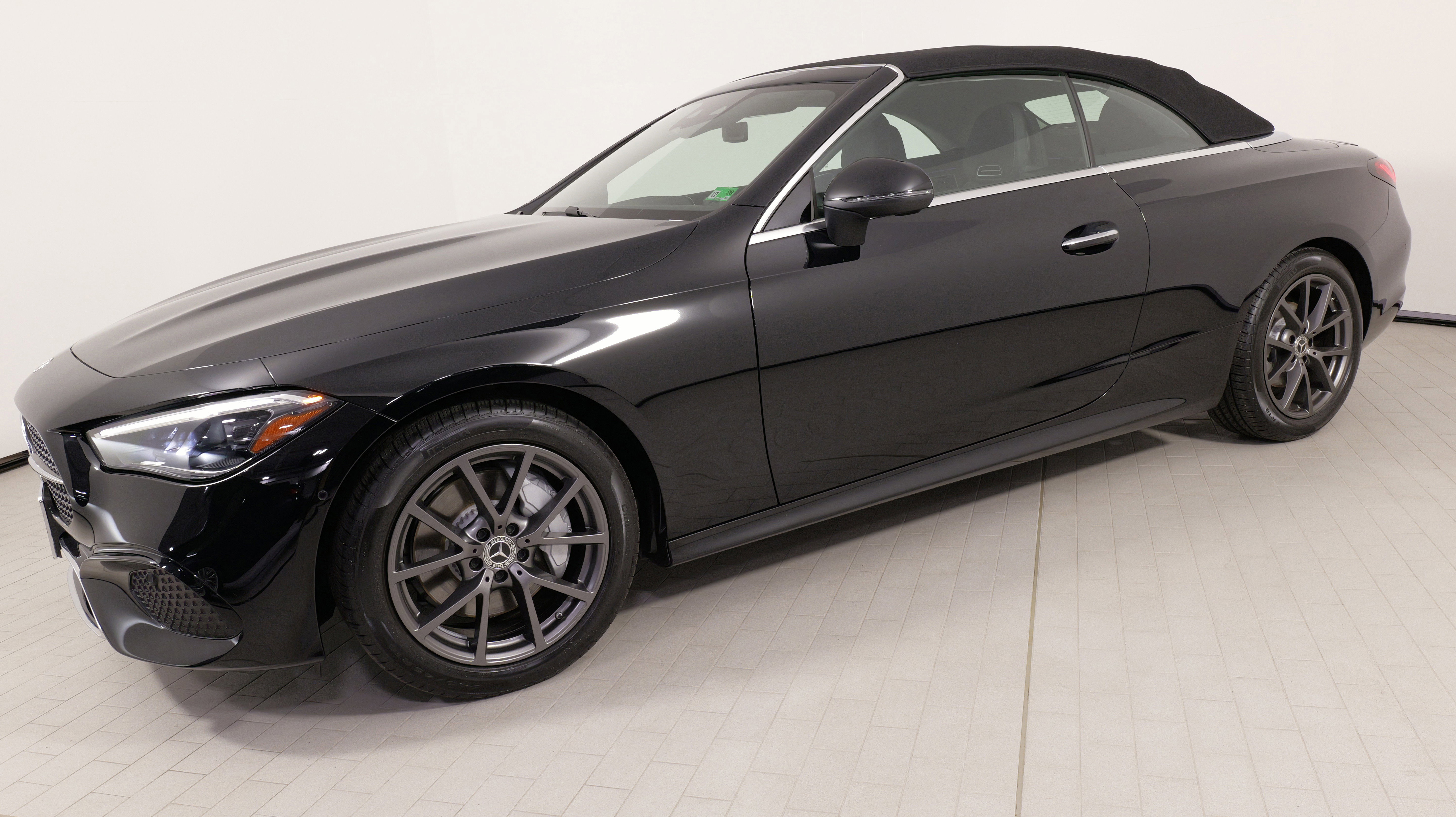 Used 2024 Mercedes-Benz CLE 300 4MATIC Cabriolet image 3