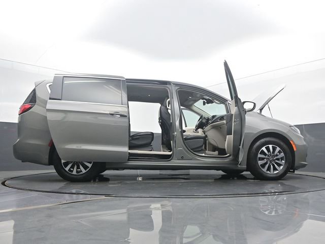 Used 2022 Chrysler Pacifica Touring-L image 53