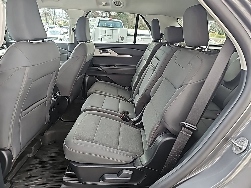Used 2025 Ford Explorer Active AWD/4WD image 11