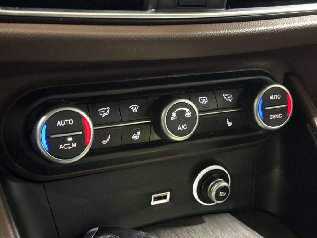 Used 2018 Alfa Romeo Stelvio Ti w/ TI Performance Package AWD/4WD image 17