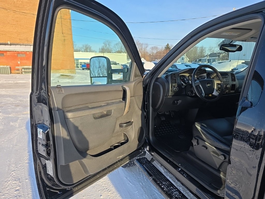 Used 2014 Chevrolet Silverado 2500 LT w/ Interior Plus Package image 9