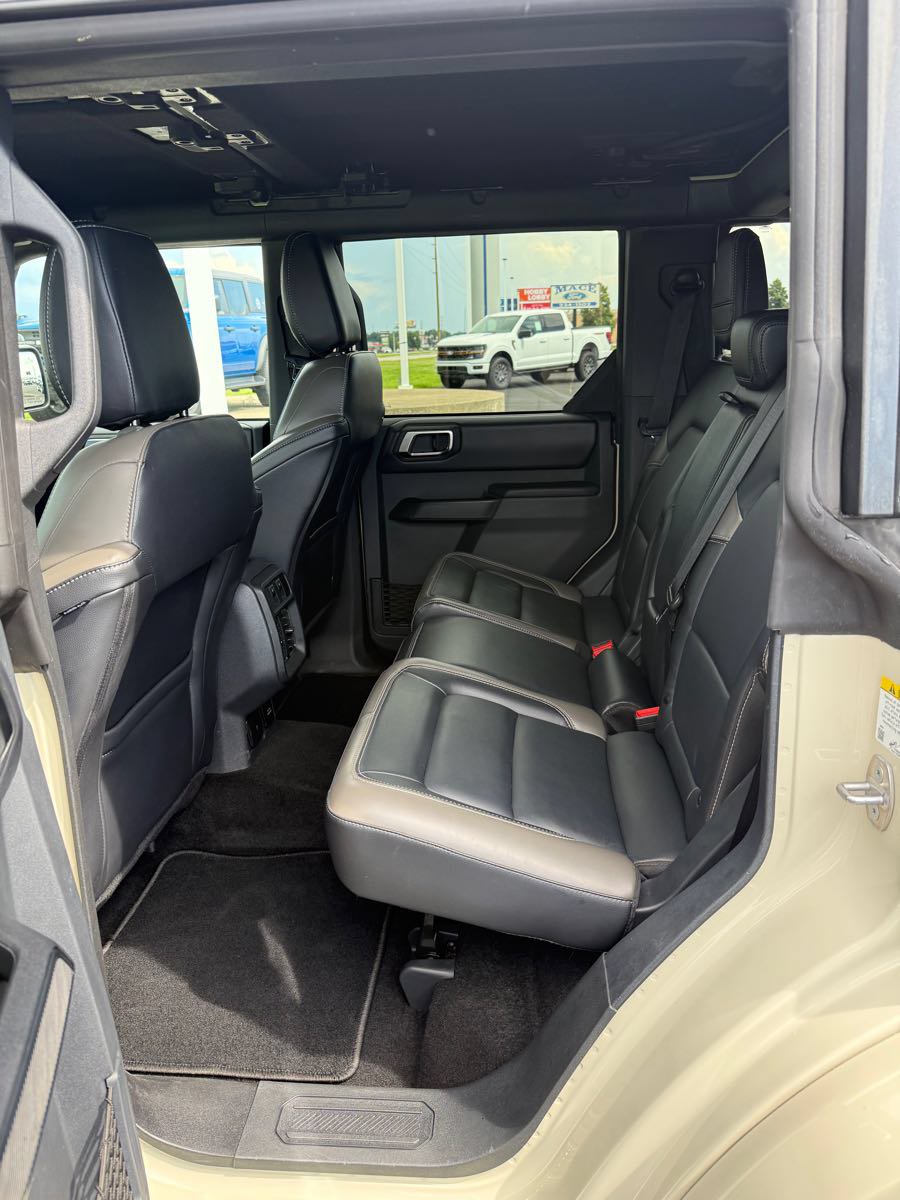 Used 2025 Ford Bronco Outer Banks AWD/4WD image 11