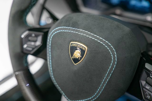 Used 2020 Lamborghini Aventador SVJ AWD/4WD image 24