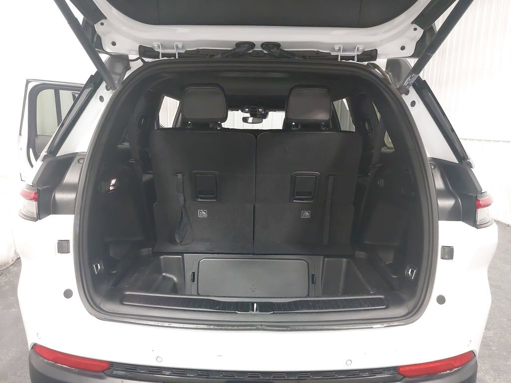 Used 2024 Jeep Grand Cherokee L Laredo image 13