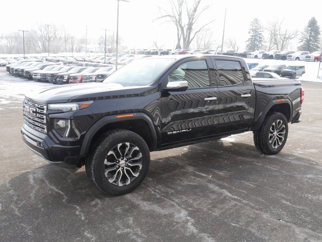 Used 2023 GMC Canyon Denali w/ Denali Black Edition image 9