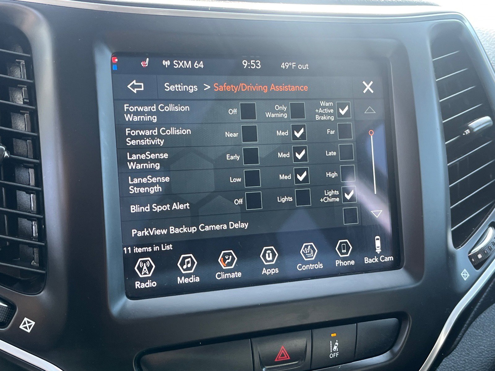 Used 2022 Jeep Cherokee Latitude w/ Sun & Sound Group AWD/4WD image 12