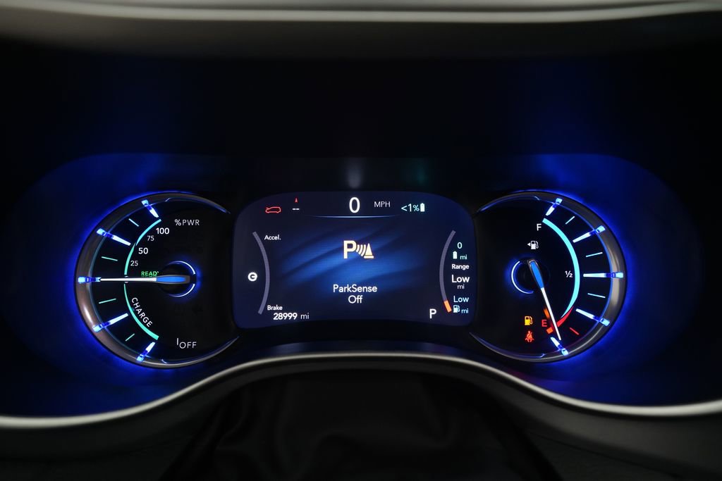 Used 2023 Chrysler Pacifica Touring-L w/ S Appearance Package image 2