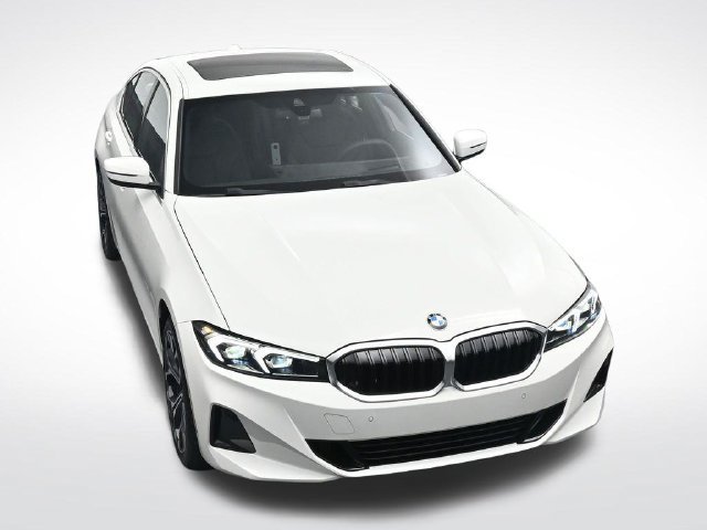 New 2026 BMW 330i xDrive Sedan w/ Premium Package AWD/4WD image 32