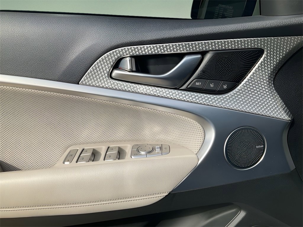 Used 2023 Genesis G70 2.0T w/ Sport Prestige Package image 18