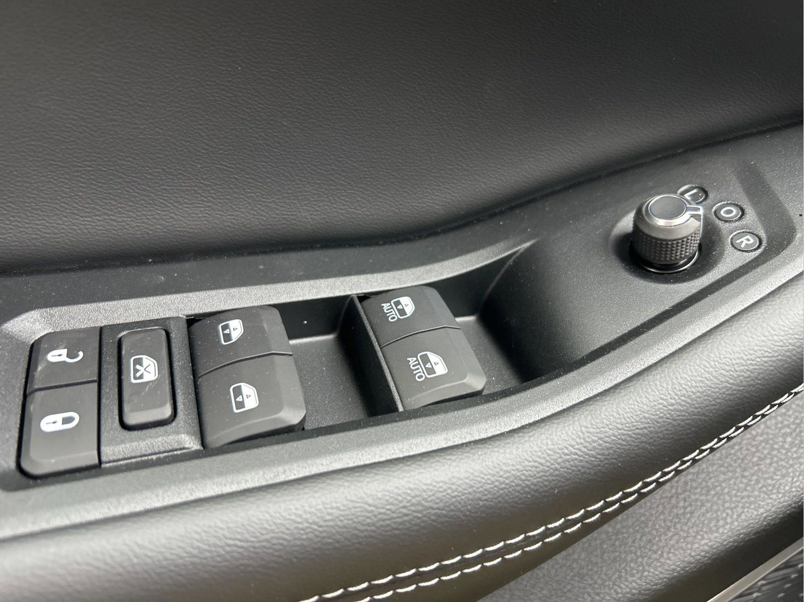 Used 2026 Jeep Grand Cherokee Limited image 12