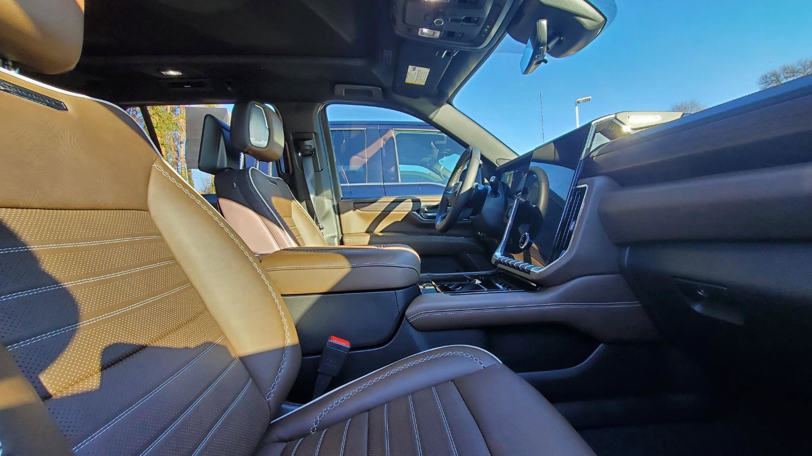 Used 2025 GMC Yukon Denali Ultimate image 4